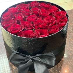 Red roses box