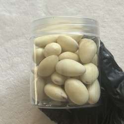 لوز شوكلت البيضاء 